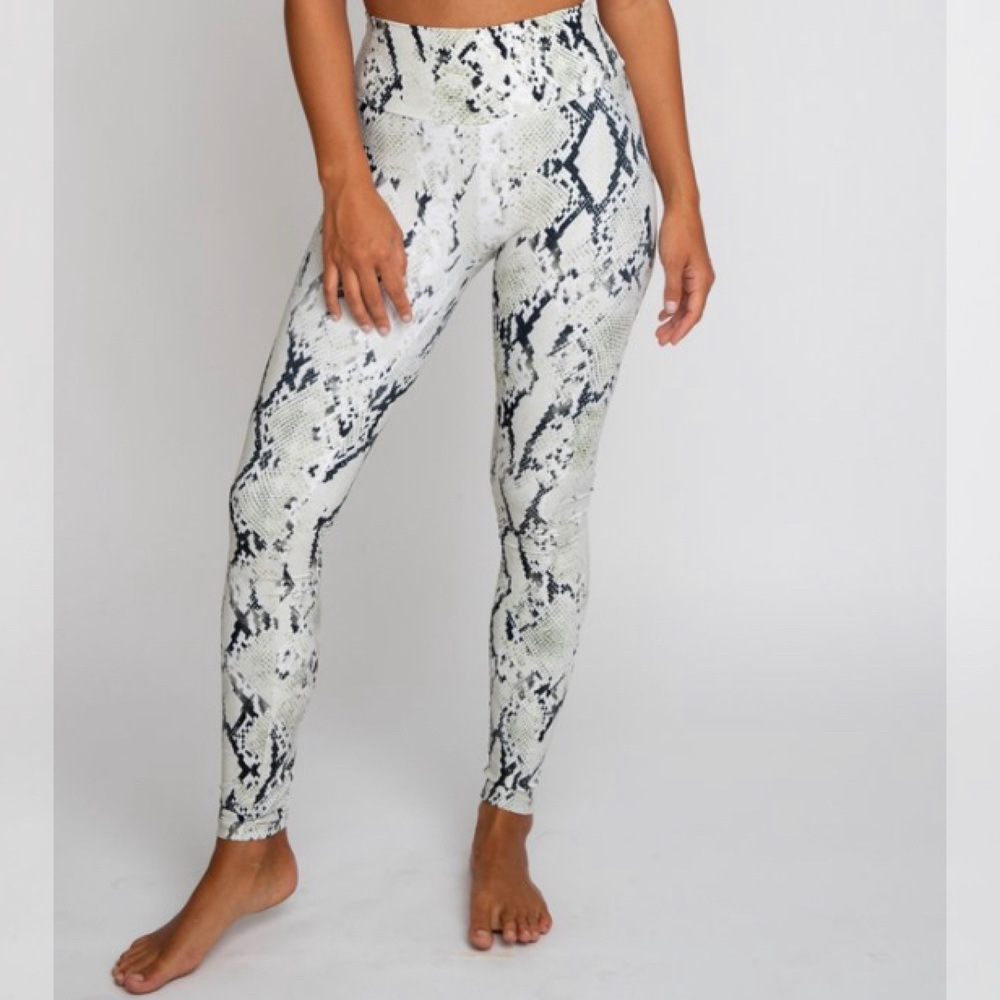 Skatie // CECE leggings in Gobi
